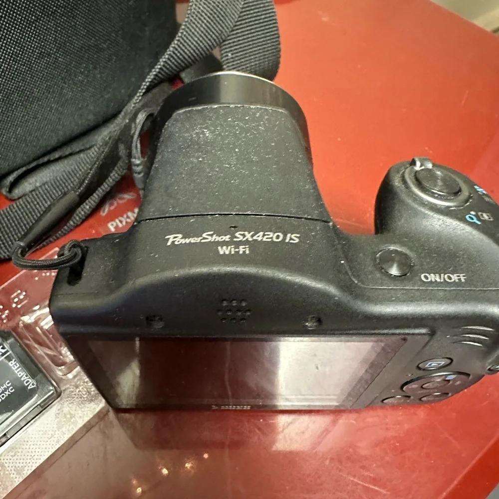Canon Black Digital Camera with Case and Charger 420sx IS